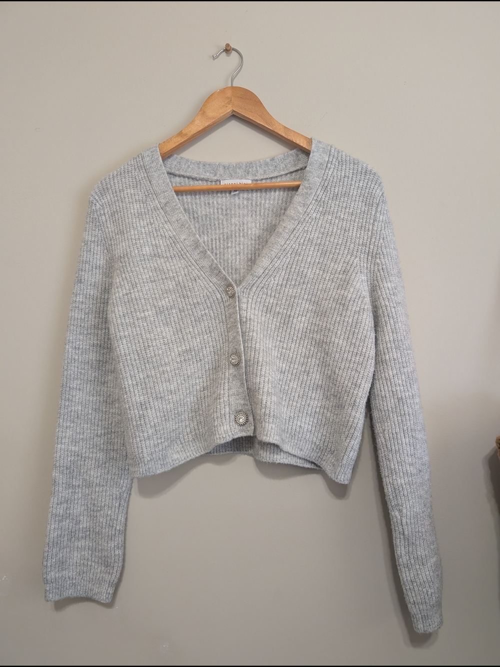 Gianni Bini Light Gray Ribbed Cropped V-Neck Cardigan